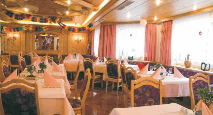 Hotel Serena, Selva & S.Cristina ski chalet, image 3